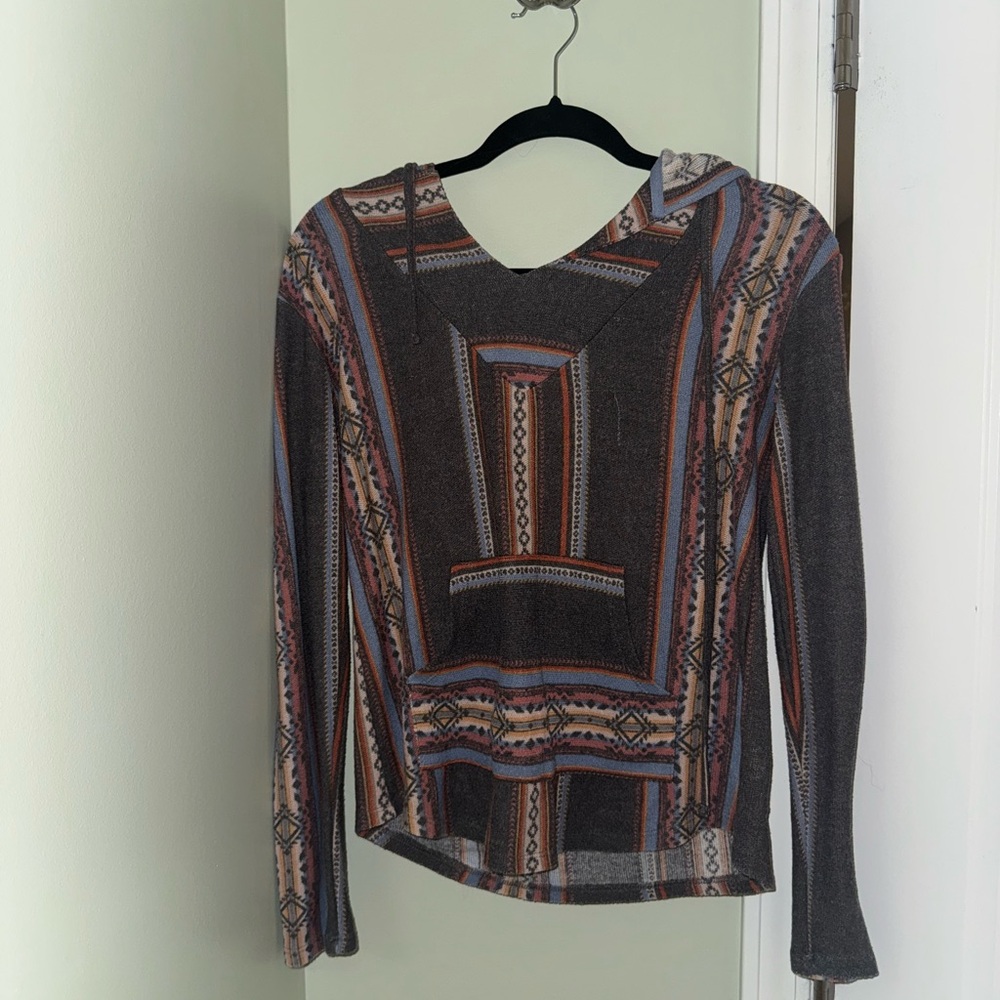 Wallflower Geometric Long Sleeve Light Hoodie